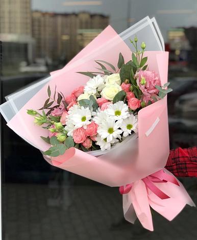 Букет цветов из: Розы, Лизиантусы и Хризантемы в Раздолье Новгородская область